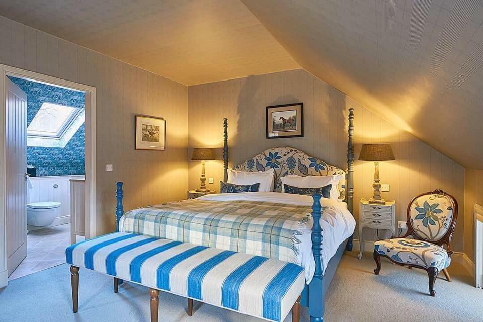 The Loch Lomond Arms Hotel Luss Rum bild